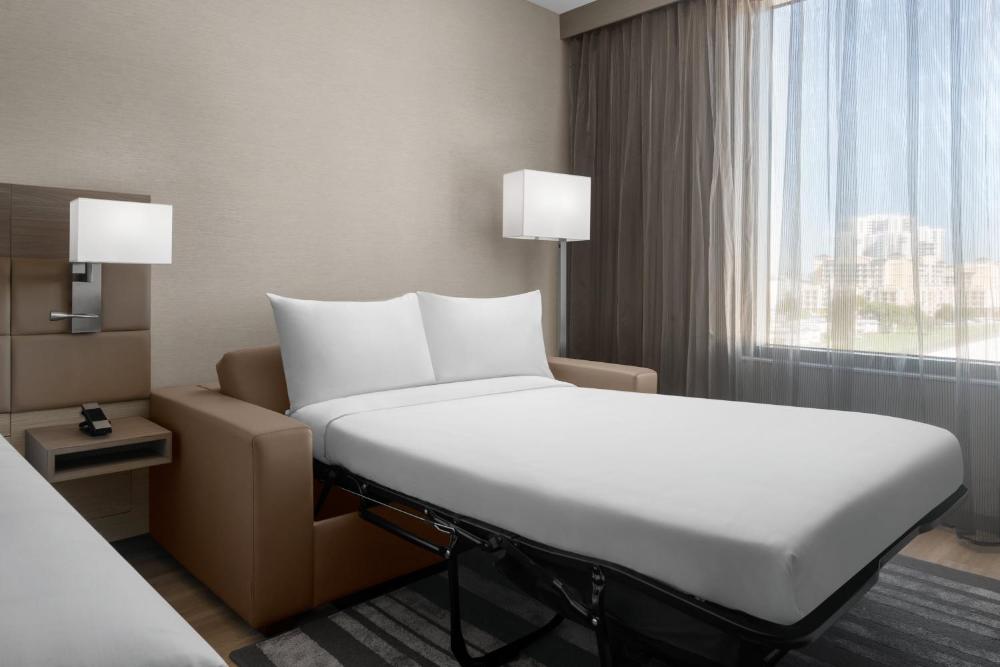 Guest Room with 2 King Bed, Pool View interior